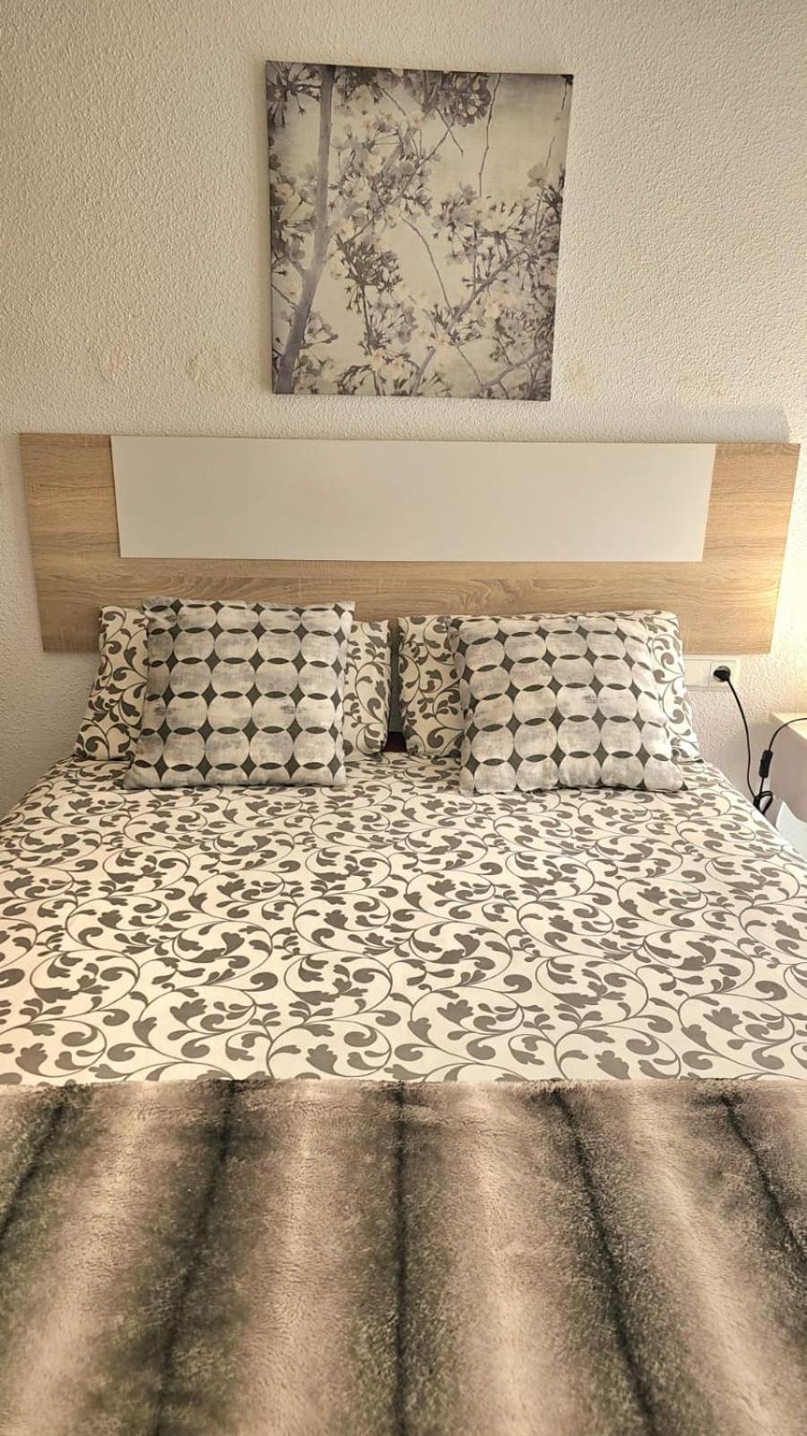 Ideal Holiday Apartment One Bedroom City Center Малага Екстериор снимка
