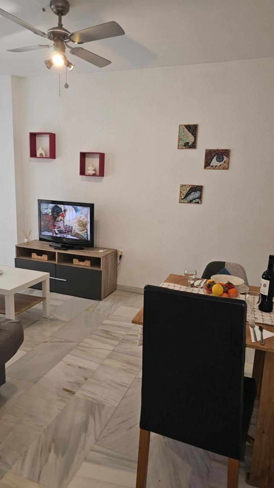 Ideal Holiday Apartment One Bedroom City Center Малага Екстериор снимка