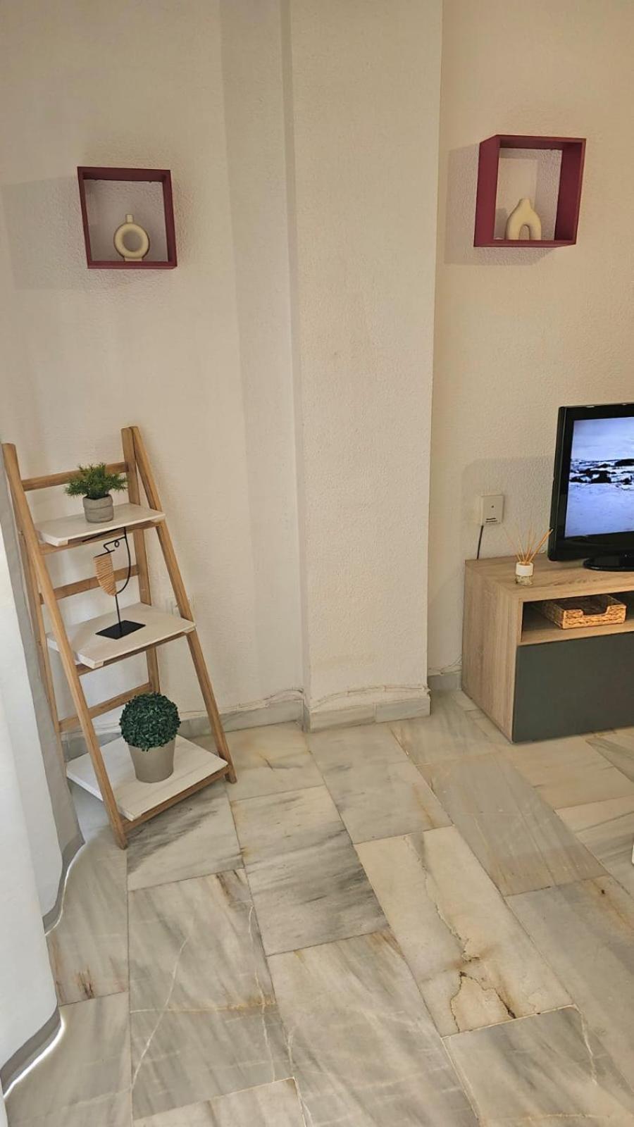 Ideal Holiday Apartment One Bedroom City Center Малага Екстериор снимка